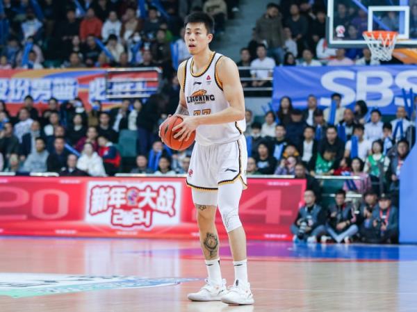 屋漏偏逢連夜雨！張鎮(zhèn)麟7中1僅得2分2板4助 末節(jié)受傷離場